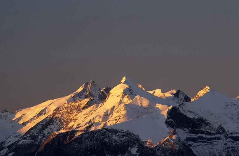 无人,横图,室外,白天,仰视,旅游,度假,日出,石头,美景,山,太阳,雪,雪山,大雪,奥地利,欧洲,石子,冰,积雪,景观,山顶,山峰,雪景,冬季,冬天,朝霞,晨曦,黎明,山峦,娱乐,阳光,自然,享受,休闲,景色,放松,寒冷,冰冷,自然风光,中欧,严寒,奥地利共和国,冰凉,酷寒,凛冽,凛凛,极冷,萨尔茨堡,萨尔茨堡州,颠峰,极峰,石块,岩石,朝阳,彩图,低角度拍摄,破晓