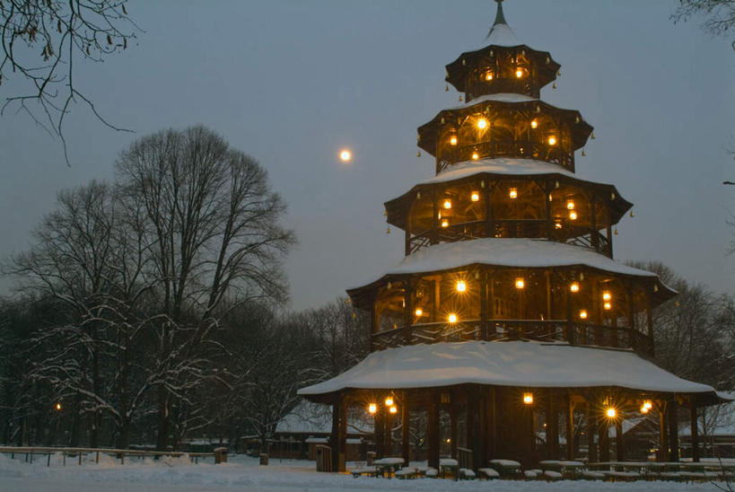 无人,横图,室外,白天,正面,度假,美景,太阳,雪,植物,大雪,城市风光,城市,建筑,德国,欧洲,阴影,光线,影子,积雪,景观,雪景,冬季,冬天,灯光,塔楼,娱乐,树,树木,蓝色,绿色,蓝天,天空,自然,天,享受,休闲,景色,放松,寒冷,生长,成长,西欧,德意志联邦共和国,严寒,巴伐利亚,巴伐利亚州,拜恩州,拜恩自由州,彩图