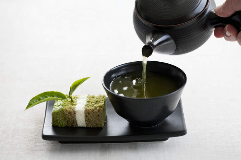 点心,东方人,一个人,横图,俯视,室内,特写,白天,白色背景,下午茶,幸福,茶,杯子,餐具,叶子,亚洲,仅一个男性,仅一个人,握,阴影,反射,碟子,壶,盘,影子,绿茶,抹茶,茶叶,食品,绿叶,拿,拿着,黄种人,娱乐,水壶,食物,糕点,仅一个年轻男性,盘子,茶壶,容器,水杯,碟,享受,休闲,温馨,嫩叶,放松,乐趣,握着,摄影,影棚,抹茶蛋糕,提神,舒适,醒脑,男人,男性,年轻男性,亚洲人,叶,叶片,茶杯,半身,彩图,高角度拍摄,影棚拍摄,拍摄,不发酵茶,苦茗,蛋糕