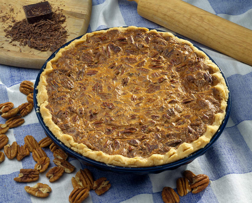 点心,无人,横图,俯视,室内,特写,白天,餐桌,桌子,阴影,光线,木制,布料,擀面杖,影子,核桃,调味,香料,佐料,食品,坚果,甜点,甜品,果实,案板,布纹,砧板,桌布,食物,糕点,一个,餐巾,木制品,台布,甜食,干果,单个,餐台,配料,胡桃,作料,羌桃,胡桃派,彩图,高角度拍摄