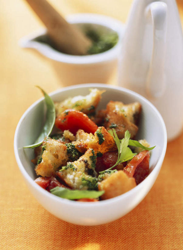 点心,面包,无人,竖图,俯视,室内,特写,白天,烹饪,西餐,实验,仪器,植物,桌面,桌子,芹菜,蔬菜,西红柿,叶子,阴影,朦胧,模糊,新鲜,研究,反射,分析,化学,木制,壶,影子,陶瓷,调料,酱料,酱汁,香料,佐料,料理,食品,面点,绿叶,草药,陶瓷制品,调味品,调味料,酱,菜肴,美食,中药,水壶,食物,糕点,两个,一个,白色,茶壶,木制品,容器,碗,香草,嫩叶,器皿,西式,佳肴,有机食品,绿色食品,单个,储藏,罗勒,研磨,储存,紫苏,药材,中草药,九层塔,圣约瑟夫草,甜罗勒,研杵,兰香,中药材,本草,实验用品,研钵,叶,叶片,药芹,水芹,旱芹,番茄,彩图,高角度拍摄,贮存