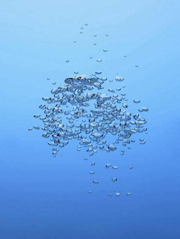 无人,竖图,俯视,室内,特写,白天,水,阴影,波纹,蓝色背景,朦胧,模糊,天然,透明,光线,液体,影子,气泡,水滴,涟漪,漩涡,水泡,水珠,蓝色,水纹,自然,泡泡,摄影,影棚,圆弧,理智,沉静,冷色,高深,冷淡,彩图,高角度拍摄,影棚拍摄,拍摄