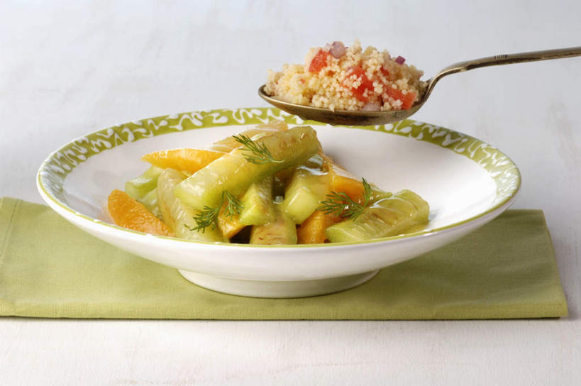 米饭,无人,横图,俯视,室外,特写,白天,烹饪,中餐,餐桌,桌子,萝卜,胡萝卜,黄瓜,蔬菜,阴影,花纹,新鲜,光线,布,粉末,图案,影子,勺子,陶瓷,谷类,谷物,面粉,料理,食品,陶瓷制品,饭,米,粮食,布纹,大米,菜肴,美食,食物,一个,容器,调羹,汤匙,碗,中式,粉,佳肴,有机食品,绿色食品,单个,餐台,储藏,布匹,农产品,五谷,储存,原材料,粉状,青瓜,胡瓜,红萝卜,甘荀,彩图,高角度拍摄,贮存