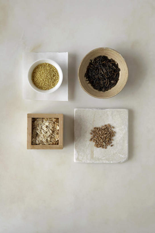 无人,竖图,俯视,室内,特写,白天,白色背景,早餐,农作物,小麦,餐桌,桌子,餐具,一排,阴影,整齐,并列,并排,光线,碟子,粉末,盘,影子,陶瓷,谷类,谷物,面粉,食品,陶瓷制品,米,粮食,大米,美食,饮食,排列,盘子,容器,碟,碗,四个,粉,保健,摄影,麦子,影棚,餐台,储藏,农产品,大麦,麦片,储存,队列,燕麦片,平行,原材料,粉状,彩图,高角度拍摄,影棚拍摄,拍摄,贮存