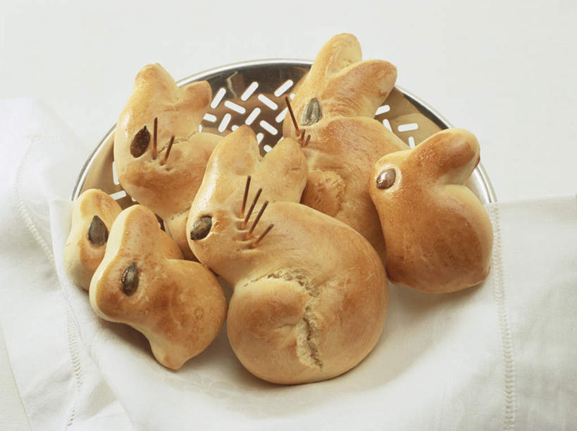 点心,面包,无人,横图,俯视,室内,特写,白天,白色背景,餐桌,桌子,餐具,复活节,阴影,节日,庆祝,装饰,光线,兔子,碟子,盘,影子,食品,面点,文化,食物,糕点,一个,盘子,碟,庆典,摄影,影棚,单个,餐台,纪念,华丽,修饰,点缀,衬托,美观,雅致,雅观,彩图,高角度拍摄,影棚拍摄,拍摄