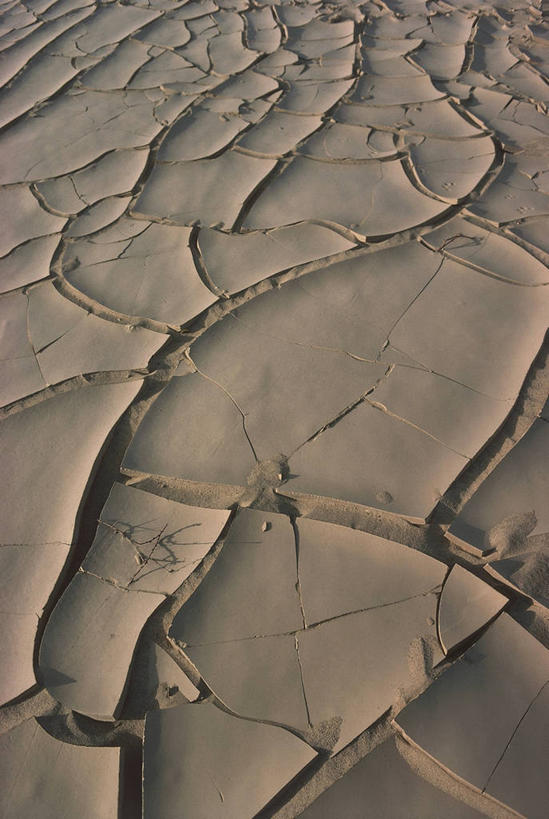无人,竖图,室外,特写,白天,非洲,尼日尔,沙子,泥土,自然灾害,河床,天气,图像,灰色,自然,墓地,摄影,环境,泥,干旱,主题,自然现象,干的,地貌,构图,西非,式样,墓穴,自然地理,彩图,旅行,时空,状态