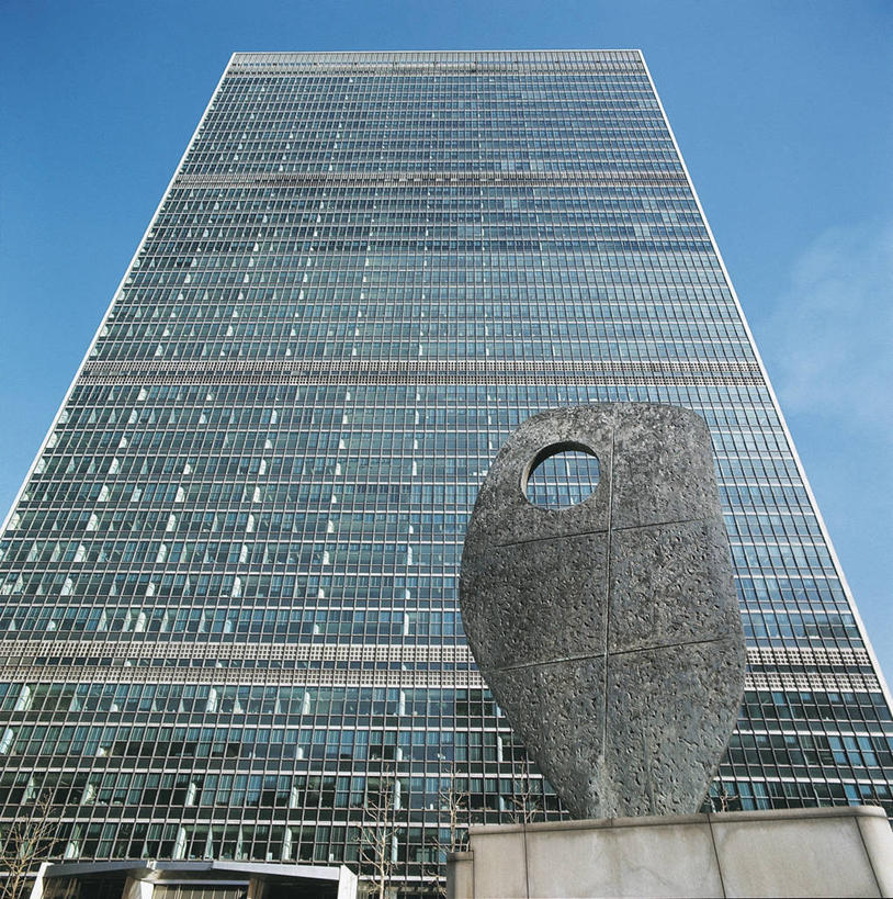 无人,方图,室外,白天,仰视,城市,建筑,摩天大楼,雕塑,纽约,美国,曼哈顿,图像,蓝色,天空,地标建筑,办公大楼,摄影,人造,北美,政府大楼,北美洲,都市风光,主题,政府,美洲,视角,联合国总部,纽约市,纽约州,万里无云,帝国之州,帝国州,北亚美利加洲,亚美利加洲,构图,联合国大厦,彩图,低角度拍摄,旅行,美利坚合众国,时空,曼哈顿区,纽约县,曼哈顿岛,联合国总部大楼