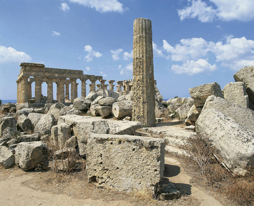 无人,横图,室外,白天,建筑,意大利,欧洲,柱子,云,酒类,图像,历史,废墟,酒,饮料,天空,摄影,宗教,考古学,西西里,地中海文化,南欧,希腊文化,主题,自然现象,蒸馏酒,烈酒,构图,古代文明,柱廊,古代史,灵性,特拉帕尼,彩图,旅行,时空,传统文化,状态