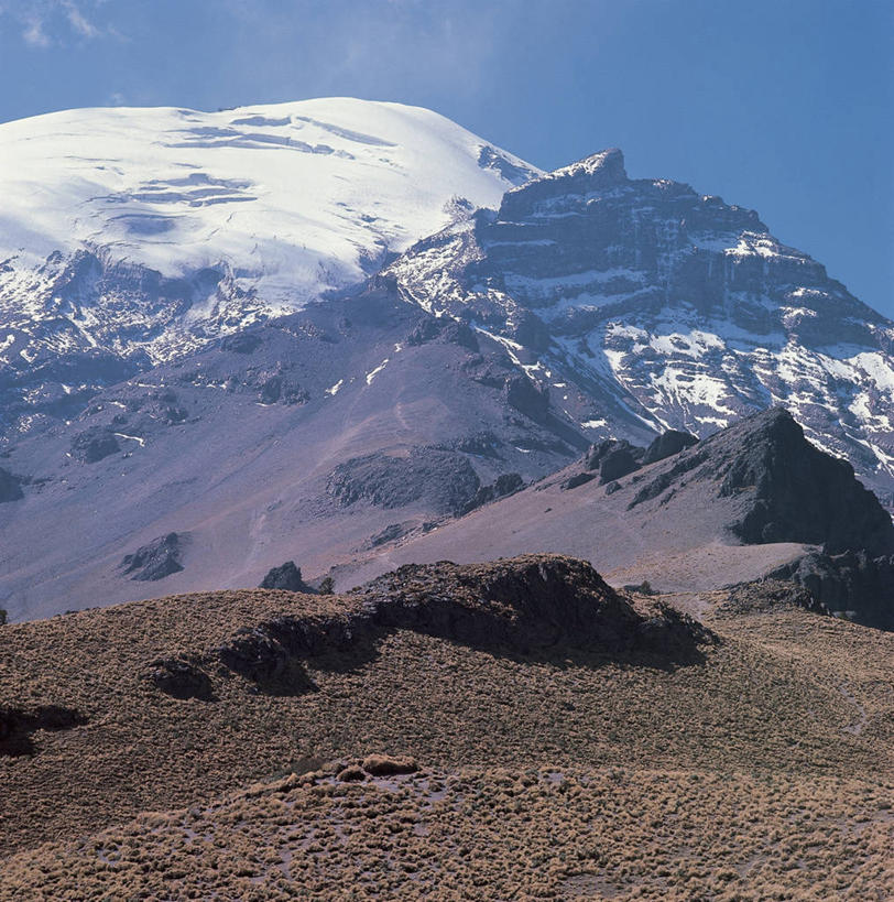 无人,方图,室外,白天,仰视,旅游,度假,美景,山,山脉,雪,雪山,墨西哥,地形,景观,山顶,图像,娱乐,风景,天空,自然,享受,休闲,概念,景色,放松,摄影,宁静,北美,拉丁美洲,自然风光,主题,美洲,视角,地貌,万里无云,构图,波波卡特佩特火山,自然地理,活火山,岩石,彩图,低角度拍摄,旅行,时空