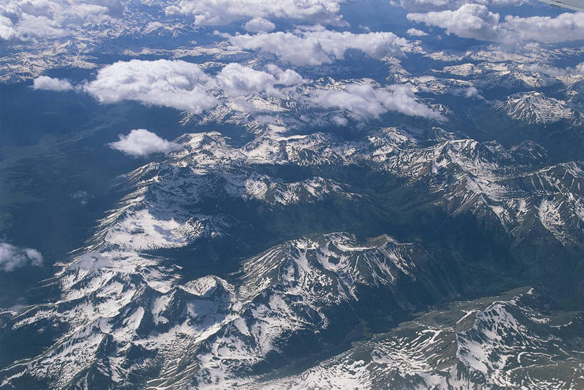 无人,横图,俯视,室外,白天,山,山脉,雪,雪山,美国,地形,山顶,云,宏伟,图像,天空,自然,概念,摄影,宁静,北美,北美洲,国家公园,主题,美洲,自然现象,视角,地貌,科罗拉多州,洛矶山脉,北亚美利加洲,亚美利加洲,构图,地质学,自然地理,彩图,高角度拍摄,旅行,美利坚合众国,时空,落基山国家公园,郊野公园