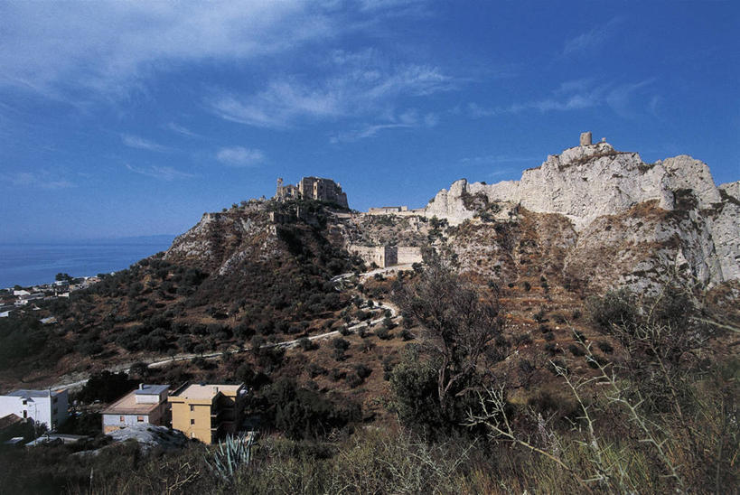 无人,横图,室外,白天,植物,建筑,路,意大利,欧洲,房屋,云,城镇,图像,树,天空,摄影,人造,住房,地中海文化,南欧,主题,自然现象,构图,卡拉布里亚,彩图,时空,传统文化