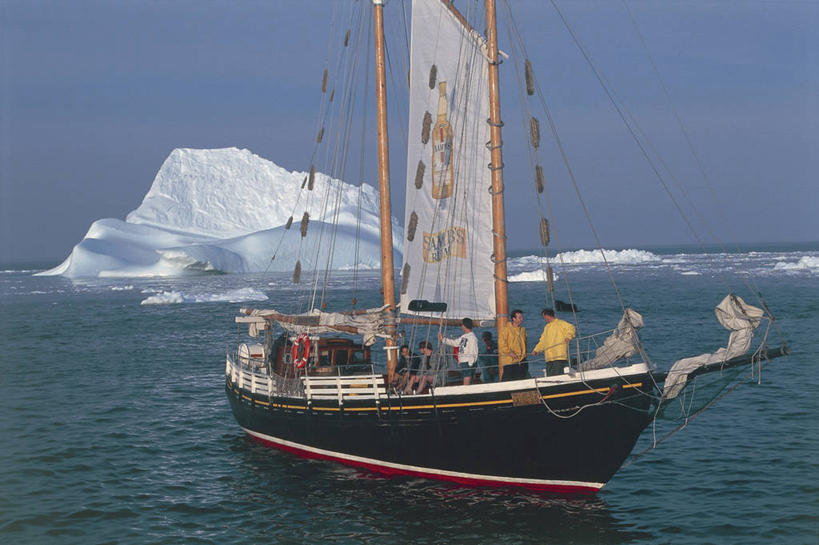 帆船,人群,横图,室外,白天,冰山,海洋,船,加拿大,波纹,交通工具,帆,大西洋,寒冷,运输,摄影,航海,北美,载具,万里无云,纽芬兰省,彩图,旅行