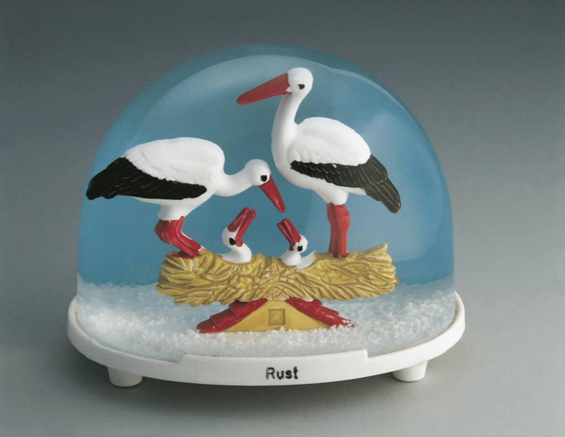 无人,横图,室内,特写,玩具,雕塑,艺术,装饰,透明,鸟类,雕刻,雕像,符号,鸟巢,商品,文字,一个,动物,纪念品,工艺品,摄影,栖息,单个,纪念,英文字母,美术,鹳,创造力,记忆,主题,陈列,功能,美学,雪花球,想法,彩图,影棚拍摄