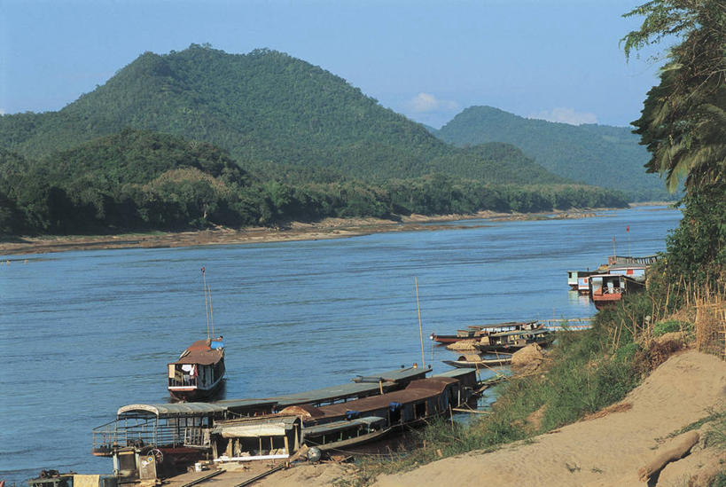 无人,横图,室外,白天,旅游,度假,河流,美景,山,山脉,水,船,老挝,亚洲,景观,流水,娱乐,树,天空,自然,享受,休闲,景色,放松,运输,摄影,东南亚,宁静,自然风光,琅勃拉邦,湄公河,印度支那,彩图,旅行,船屋