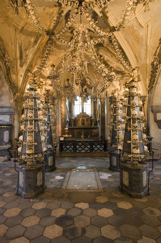 颅骨,骨骼,无人,竖图,室内,欧洲,捷克,装饰,人头骨,历史,地标建筑,墓地,人体,摄影,宗教,死亡,基督教,宗教建筑,中欧,捷克共和国,波西米亚,灵性,库特纳霍拉,彩图,旅行,联合国教科文组织,过去