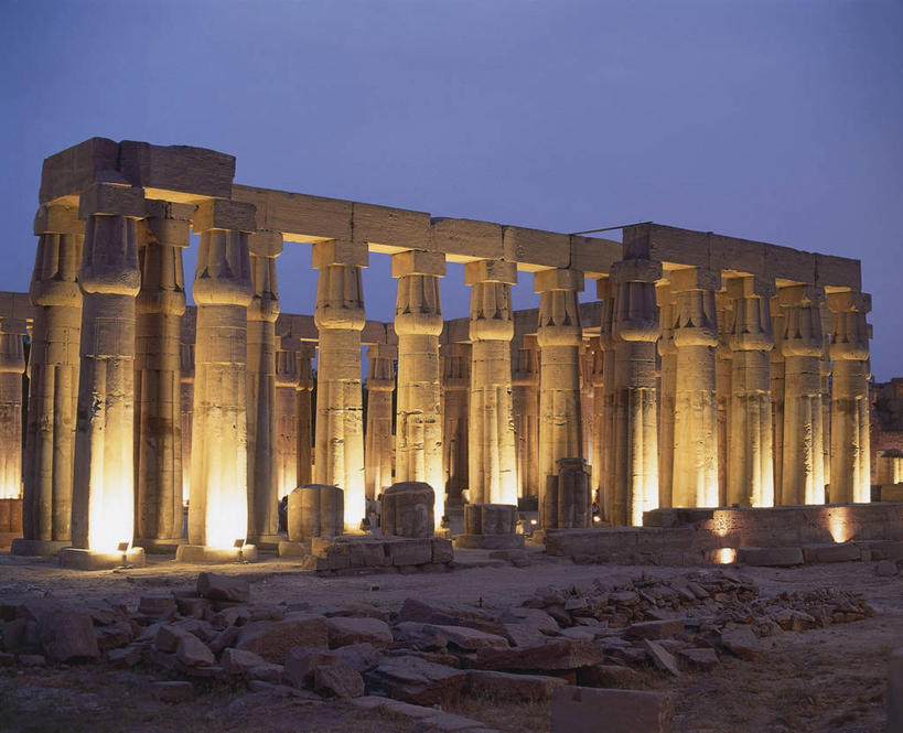 太阳穴,无人,横图,室外,建筑,埃及,柱子,古城,纪念碑,联合国,光亮,历史,废墟,天空,黄昏,摄影,宗教,照亮,考古学,中东,宗教建筑,北非,万里无云,埃及文化,古埃及文明,古代文明,柱廊,底比斯,彩图,旅行,神,联合国教科文组织,帝国,阿蒙神,埃及卢克索