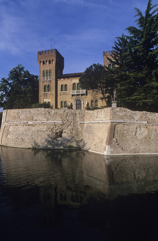 无人,竖图,室外,白天,湖,建筑,意大利,城堡,围墙,塔,历史,树,摄影,要塞,意大利文化,威尼托大区,护城河,古代文明,彩图