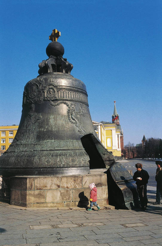 广场,竖图,室外,白天,城市,建筑,俄罗斯,古城,首都,历史,地标建筑,摄影,莫斯科,克里姆林宫,沙皇钟,彩图,旅行,俄罗斯文化