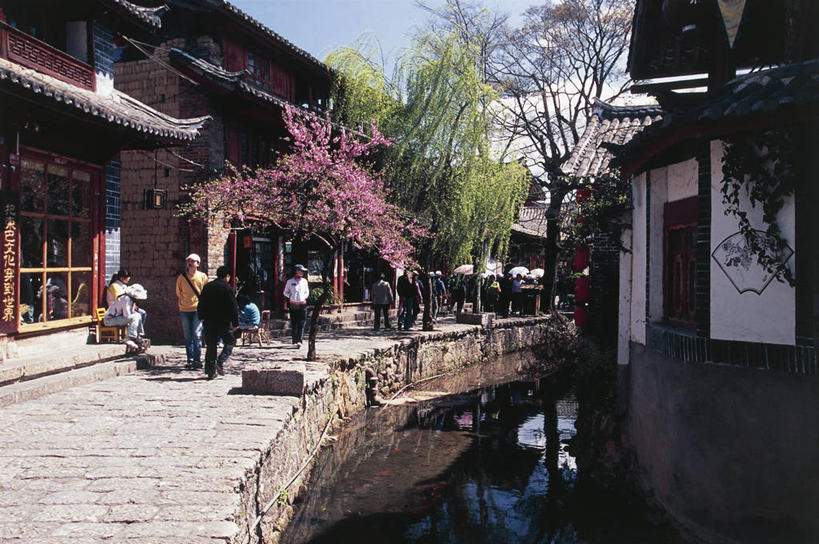 横图,室外,白天,建筑,流水,城镇,古城,地标建筑,摄影,运河,中国文化,云南省,彩图,旅行
