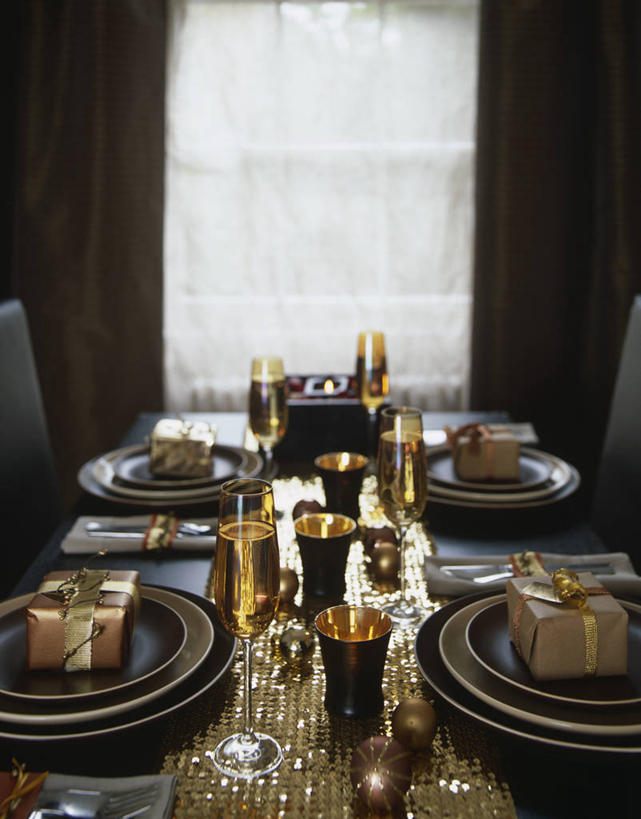 无人,竖图,室内,白天,桌子,餐具,蜡烛,礼物,纺织品,装饰,饭厅,现代,英格兰,黑色,亮片,摄影,彩图