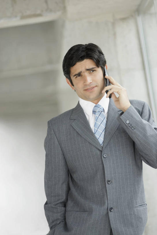 西方人,中年人,头发,一个人,商务人士,商务男性,站,打电话,竖图,室内,特写,正面,衬衫,商务,通讯,手机,欧洲,欧洲人,仅一个男性,仅一个人,仅一个中年男性,套装,正装,联系,图像,衣服,黑色,看,概念,摄影,企业,公司,种族,主题,商务装,翻盖手机,手插袋,视角,工薪阶层,构图,无线电技术,男人,男性,中年男性,白种人,白领,上班族,电话机,插兜,手插兜,说话,半身,彩图,衬衣,时空,手抄兜
