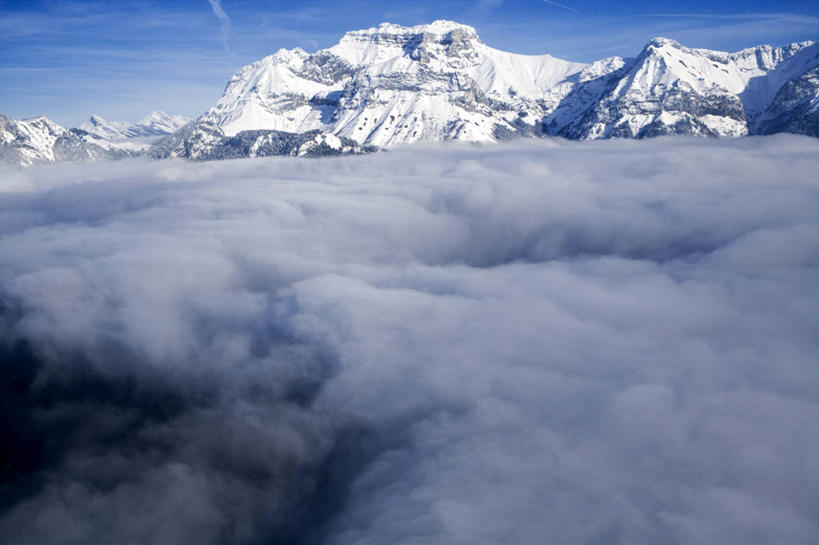 无人,横图,室外,白天,正面,旅游,度假,美景,山,雪,雪山,大雪,法国,欧洲,阴影,光线,影子,冰,积雪,景观,山峰,雪景,云,云朵,冬季,冬天,山峦,云彩,娱乐,蓝色,白云,蓝天,天空,阳光,自然,天,享受,休闲,景色,放松,寒冷,晴朗,冰冷,西欧,法兰西,自然风光,安纳西,法兰西共和国,法兰西第五共和国,严寒,冰凉,酷寒,凛冽,凛凛,极冷,上萨瓦省,上萨瓦,阿讷西,晴空,彩图,罗讷.阿尔卑斯,罗讷.阿尔卑斯大区