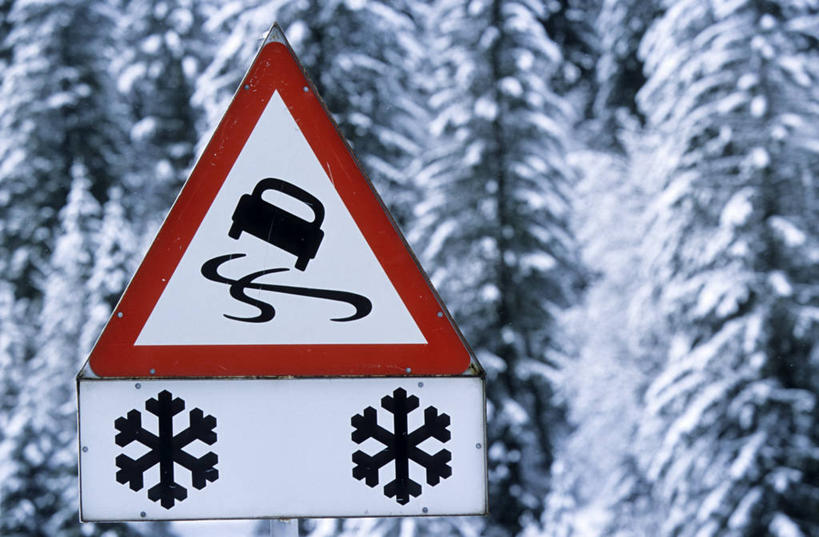 无人,横图,室外,特写,白天,正面,美景,雪,植物,大雪,瑞士,欧洲,阴影,朦胧,模糊,光线,三角形,图形,影子,积雪,景观,雪花,雪景,冬季,冬天,首都,几何,警告,伯尔尼,树,树木,绿色,阳光,自然,景色,寒冷,警示,生长,成长,禁止,提醒,提示,限制,自然风光,中欧,首府,严寒,瑞士联邦,伯尔尼州,格施塔德,危险,彩图,几何图形