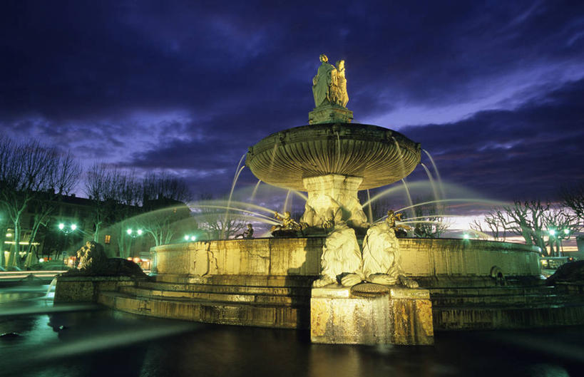 无人,横图,室外,夜晚,仰视,度假,美景,水,植物,城市风光,城市,路灯,喷泉,夜景,照明,雕塑,法国,欧洲,阴影,飞溅,艺术,装饰,溅,光线,雕刻,雕像,液体,影子,景观,水滴,灯光,文化,娱乐,灯,水珠,树,树木,绿色,自然,工艺品,品味,享受,休闲,景色,放松,生长,成长,纪念,照亮,美术,照明设备,西欧,喷洒,法兰西,主题,水景,陈列,艾克斯,法兰西共和国,功能,美学,美观,法兰西第五共和国,普罗旺斯.阿尔卑斯.蓝色海岸,普罗旺斯.阿尔卑斯.蓝色海岸大区,罗讷河口省,罗讷河口,设计,彩图,低角度拍摄,普罗旺斯地区艾克斯