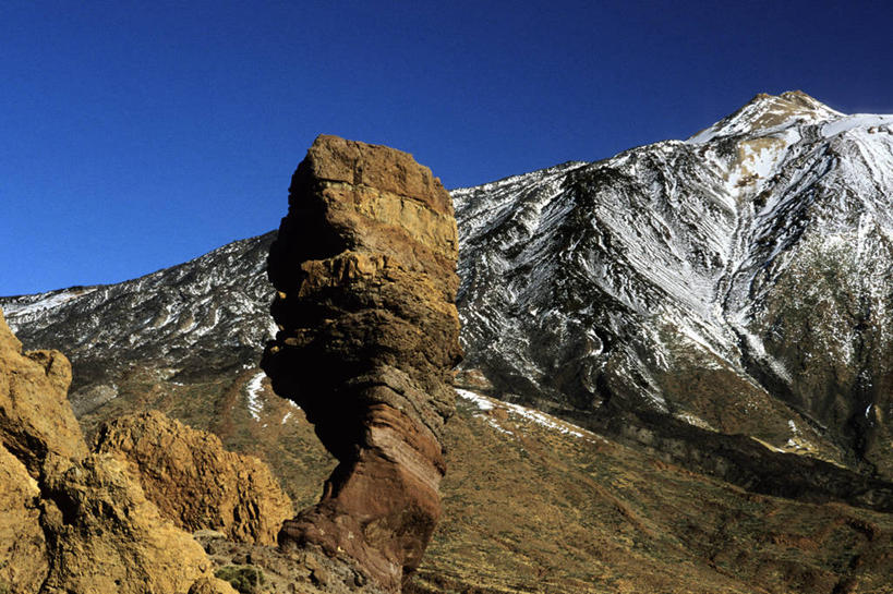 无人,横图,室外,白天,正面,旅游,度假,火山,石头,美景,山,雪,雪山,大雪,西班牙,非洲,阴影,光线,石子,影子,冰,积雪,景观,山峰,雪景,冬季,冬天,山峦,娱乐,蓝色,蓝天,天空,阳光,自然,天,享受,休闲,景色,放松,寒冷,晴朗,冰冷,加纳利群岛,自然风光,加那利群岛,万里无云,西班牙王国,严寒,冰凉,酷寒,凛冽,凛凛,极冷,阿非利加洲,海外领地,特内里费岛,活火山,石块,岩石,晴空,晴空万里,彩图,圣克鲁斯.德特内里费省,特尼里弗岛,泰德峰