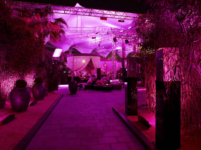 无人,餐厅,横图,室外,夜晚,正面,度假,美景,植物,城市风光,城市,路灯,照明,法国,欧洲,戛纳,阴影,光线,影子,景观,灯光,娱乐,灯,树,树木,绿色,自然,享受,休闲,景色,放松,生长,成长,照亮,照明设备,西欧,法兰西,滨海阿尔卑斯,法兰西共和国,法兰西第五共和国,普罗旺斯.阿尔卑斯.蓝色海岸,普罗旺斯.阿尔卑斯.蓝色海岸大区,滨海阿尔卑斯省,坎城,康城,彩图,餐馆,饭店,饭馆