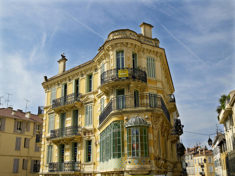 无人,家,露台,横图,室外,白天,仰视,旅游,度假,美景,窗户,阳台,城市风光,城市,建筑,法国,欧洲,戛纳,阴影,光线,影子,房屋,墙,屋子,景观,云,云朵,公寓,云彩,娱乐,建设,洋房,楼房,玻璃窗,墙壁,墙面,住宅,蓝色,白云,蓝天,天空,阳光,天,享受,休闲,景色,放松,晴朗,西欧,法兰西,滨海阿尔卑斯,法兰西共和国,法兰西第五共和国,普罗旺斯.阿尔卑斯.蓝色海岸,普罗旺斯.阿尔卑斯.蓝色海岸大区,滨海阿尔卑斯省,坎城,康城,晴空,彩图,低角度拍摄,房子,露天阳台