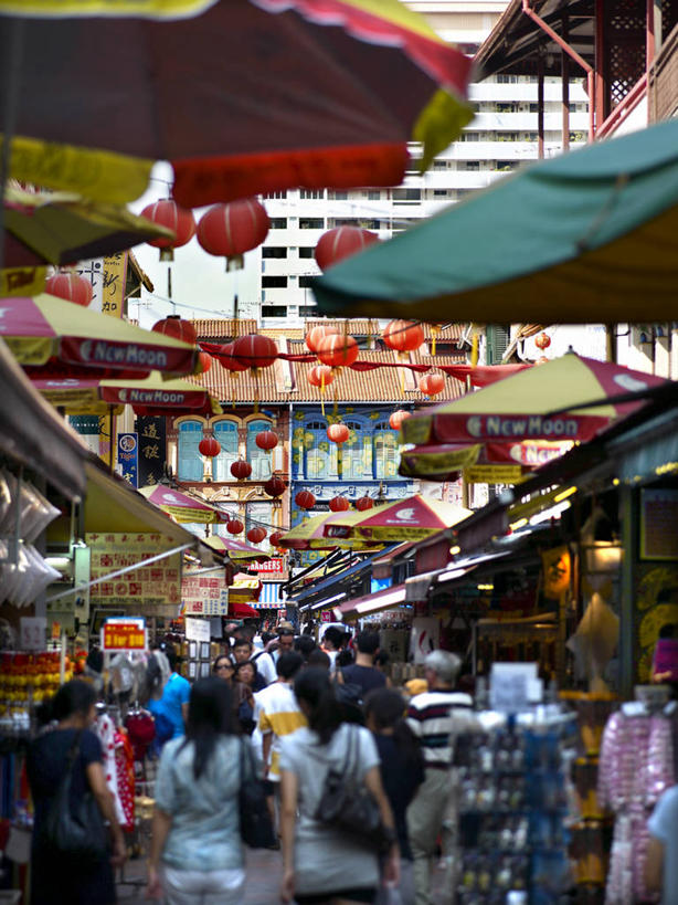 东方人,商店,走,竖图,室外,白天,购物,度假,消费,美景,城市风光,超市,城市,商场,照明,新加坡,亚洲,行人,游客,游人,吊挂,悬挂,服装,朦胧,模糊,灯笼,纸灯笼,景观,许多人,挂,休闲装,黄种人,娱乐,路人,旅客,背面,衣服,灯具,一群人,享受,休闲,休闲服,景色,放松,金融,百货,服饰,东南亚,照亮,照明设备,选购,贸易,百货公司,血拼,新加坡共和国,过客,男人,男性,年轻男性,年轻女性,女人,女性,亚洲人,步行,散步,走路,半身,彩图,购物商场,购物中心,商业中心,狮城,星岛,星洲