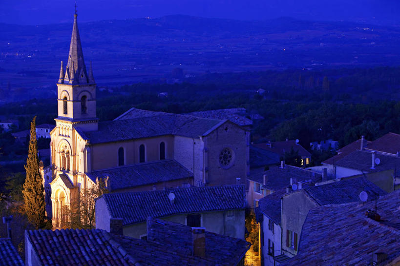 无人,家,教堂,横图,俯视,室外,白天,旅游,度假,名胜古迹,标志建筑,地标,建筑,法国,欧洲,阴影,节日,遗迹,光线,影子,房屋,墙,屋顶,屋子,灯光,顶棚,古迹,文化,文物,娱乐,建设,古建筑,楼房,墙壁,墙面,住宅,蓝色,蓝天,天空,天,祈祷,享受,休闲,健康,旅游胜地,放松,许愿,宗教,信仰,纪念,祈求,西欧,沃克吕兹省,法兰西,信念,古文明,法兰西共和国,法兰西第五共和国,普罗旺斯.阿尔卑斯.蓝色海岸,普罗旺斯.阿尔卑斯.蓝色海岸大区,博尼约,平安,彩图,高角度拍摄,房子,大教堂,礼拜堂,奔牛村