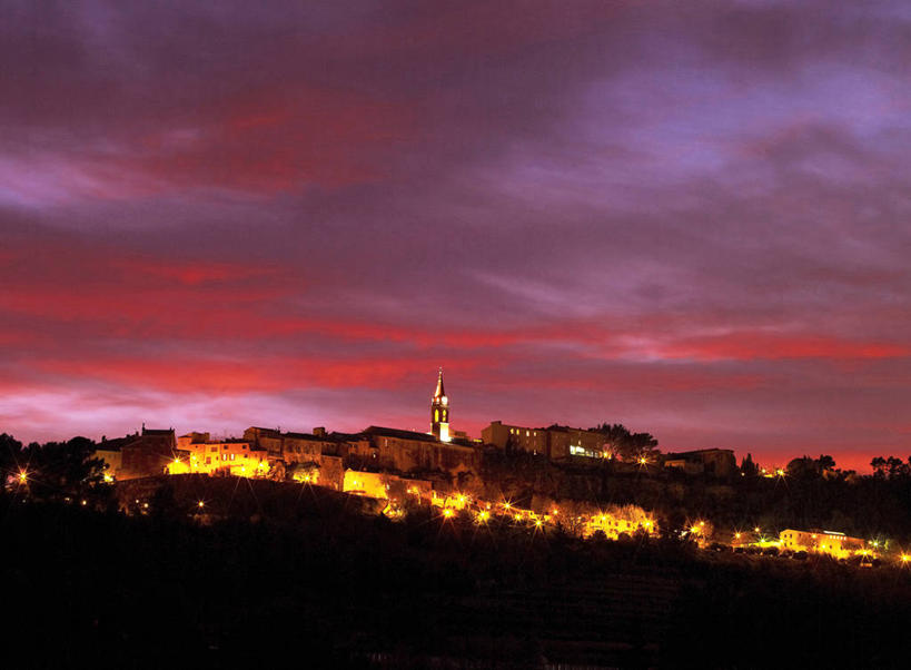 无人,教堂,横图,室外,白天,正面,旅游,度假,美景,日落,树林,植物,法国,欧洲,阴影,节日,光线,影子,景观,晚霞,霞光,落日,灯光,背光,文化,娱乐,树,树木,绿色,自然,黄昏,祈祷,享受,休闲,健康,景色,彩霞,放松,许愿,宗教,信仰,生长,成长,纪念,祈求,西欧,法兰西,自然风光,逆光,信念,瓦尔省,法兰西共和国,法兰西第五共和国,夕照,薄暮,普罗旺斯.阿尔卑斯.蓝色海岸,普罗旺斯.阿尔卑斯.蓝色海岸大区,平安,夕阳,彩图,傍晚,大教堂,礼拜堂,土伦区,斜阳,拉卡迪埃达聚,邦多