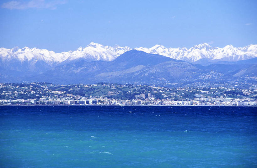 无人,家,横图,室外,白天,正面,旅游,度假,海浪,海洋,美景,山,雪,雪山,植物,大雪,法国,欧洲,许多,阴影,光线,影子,房屋,屋子,冰,积雪,景观,浪花,山峰,雪景,冬季,冬天,山峦,很多,娱乐,楼房,住宅,树,树木,排列,蓝色,绿色,蓝天,天空,阳光,自然,海水,天,享受,休闲,景色,放松,寒冷,生长,晴朗,成长,冰冷,西欧,法兰西,自然风光,海景,万里无云,法兰西共和国,蓝色海岸,法兰西第五共和国,严寒,冰凉,酷寒,凛冽,凛凛,极冷,摆列,普罗旺斯.阿尔卑斯.蓝色海岸,普罗旺斯.阿尔卑斯.蓝色海岸大区,大海,风浪,海,海水的波动,近岸浪,涌浪,晴空,晴空万里,彩图,房子,布列,分列