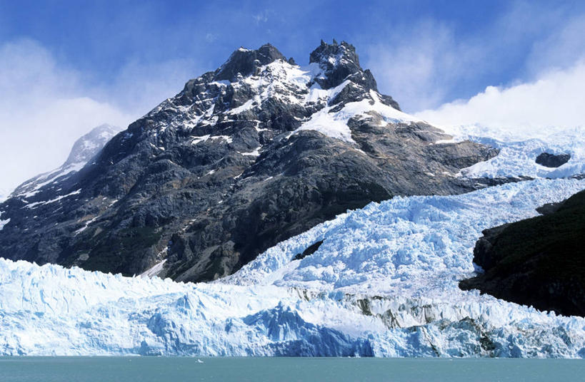 无人,公园,横图,室外,白天,正面,旅游,度假,冰山,美景,山,雾,阿根廷,阴影,朦胧,模糊,光线,影子,冰,景观,山峰,云,云朵,山峦,云彩,娱乐,冰川,蓝色,白云,蓝天,天空,阳光,自然,天,享受,休闲,景色,南美,放松,寒冷,晴朗,迷雾,冰冷,南美洲,国家公园,拉丁美洲,自然风光,美洲,冰河,冰川国家公园,亚美利加洲,严寒,南亚美利加洲,冰凉,酷寒,凛冽,凛凛,极冷,阿根廷共和国,圣克鲁斯省,大雾,晴空,彩图