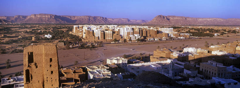 无人,家,横图,全景,俯视,室外,白天,旅游,度假,草地,草坪,美景,沙漠,山,山脉,天际线,植物,道路,路,也门,亚洲,阴影,光线,影子,房屋,墙,屋子,景观,山峰,悬崖,小路,交通,山峦,娱乐,楼房,墙壁,墙面,住宅,草,蓝色,绿色,灰色,蓝天,天空,阳光,自然,群山,天,享受,休闲,景色,放松,晴朗,自然风光,西亚,万里无云,绝壁,也门共和国,希巴姆,大漠,砂漠,晴空,晴空万里,彩图,高角度拍摄,房子