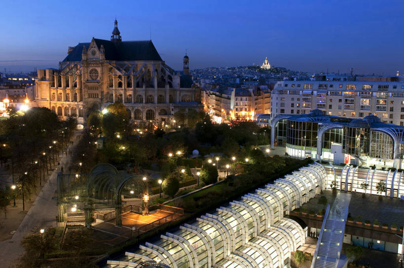 无人,家,教堂,栏杆,横图,室外,夜晚,正面,旅游,度假,窗户,标志建筑,道路,地标,建筑,路,路灯,照明,法国,巴黎,欧洲,阴影,节日,光线,影子,房屋,屋子,公寓,围栏,小路,灯光,交通,首都,文化,娱乐,建设,洋房,护栏,楼房,玻璃窗,住宅,灯,祈祷,享受,休闲,健康,旅游胜地,放松,许愿,宗教,信仰,纪念,祈求,照亮,照明设备,西欧,法兰西,信念,法兰西共和国,法兰西第五共和国,法兰西岛,法兰西岛大区,圣厄斯塔什教堂,平安,彩图,房子,大教堂,礼拜堂,巴黎省,巴黎市