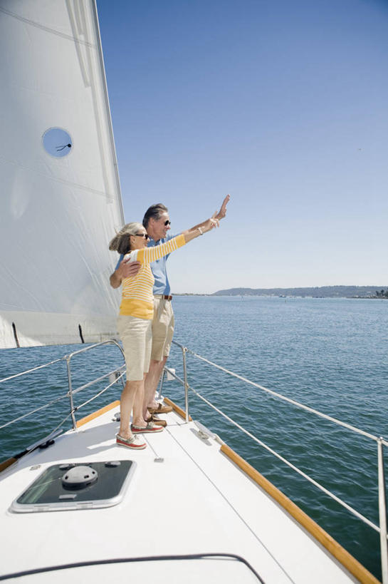 帆船,西方人,两个人,站,举,抱,竖图,室外,白天,侧面,爱情,海浪,海洋,船,欧洲,欧洲人,阴影,服装,光线,墨镜,眼镜,影子,浪花,浪漫,注视,休闲装,衣服,蓝色,蓝天,天空,海水,太阳镜,太阳眼镜,交通工具,天,观察,看,托,站着,休闲,温暖,温馨,休闲服,遮阳镜,恩爱,恋人,服饰,晴朗,抱着,观看,和睦,察看,船舵,搂着,关注,载具,海景,万里无云,男人,男性,女人,女性,中年男性,中年女性,白种人,情侣,大海,风浪,海,海水的波动,近岸浪,涌浪,晴空,晴空万里,怀抱,举起,举手,举着,搂,搂抱,相抱,向上举,向上伸,向上托,拥抱,站立,彩图,全身,伴侣,融洽