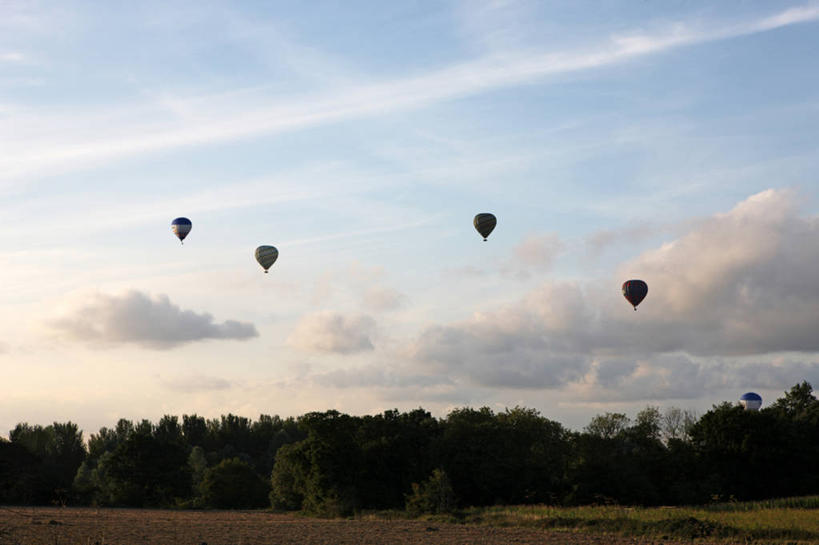 无人,农场,横图,室外,白天,旅游,牧场,美景,英国,地形,景观,干草,飞,自然,热气球,草垛,景色,运输,摄影,自然风光,干草垛,冒险,彩图,旅行