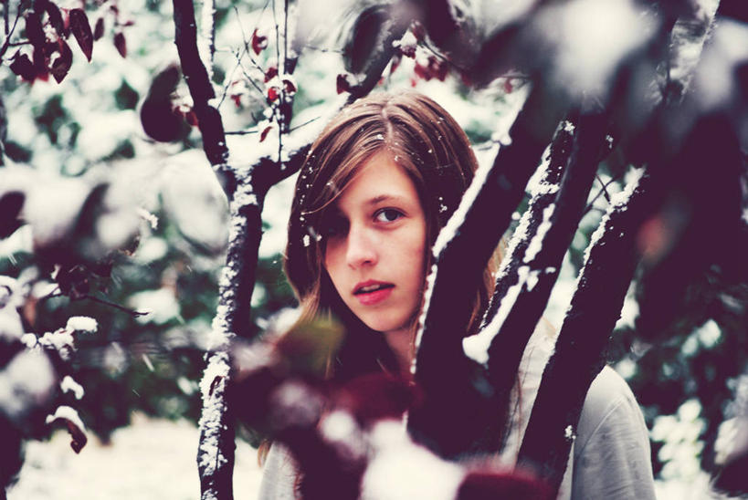 西方人,儿童,少年,脸,头,脸颊,一个人,横图,室外,白天,正面,纯洁,森林,雪,叶子,欧洲,欧洲人,仅一个男性,仅一个年轻女性,仅一个女性,仅一个人,枝,肩膀,树,仅一个年轻男性,小孩,自然,思考,寒冷,可爱,童年,童趣,摄影,肖像,童真,烂漫,无邪,天津市,天真,男人,男性,年轻男性,年轻女性,女人,女性,白种人,孩子,头部,脸部,脸蛋,面部,彩图