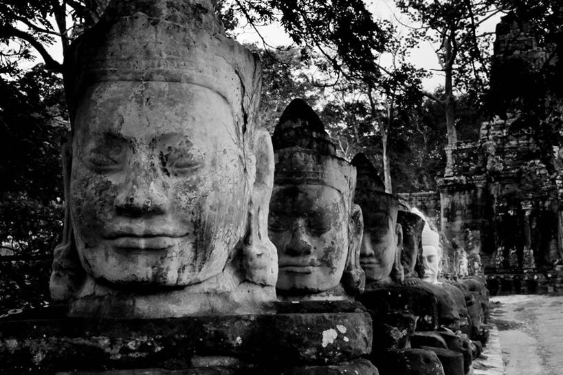 无人,横图,黑白,室外,白天,柬埔寨,一排,整齐,标志,雕像,符号,历史,标识,树,排列,地标建筑,摄影,宗教,队列,性别符号,灵性,大吴哥城,吴哥,神,男性符号,柬埔寨文化