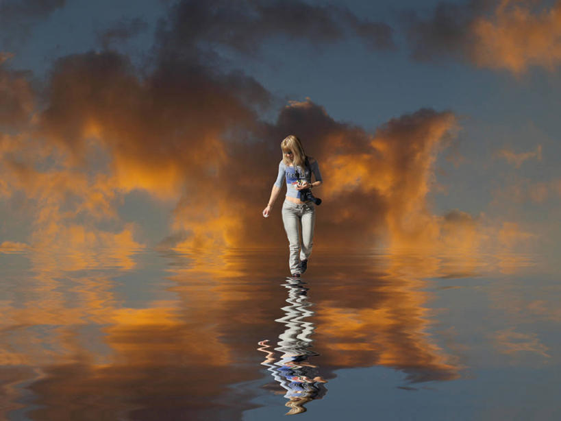 成年人,中年人,老年人,头发,一个人,横图,室外,白天,正面,希腊,欧洲,匈牙利,仅一个女性,仅一个人,波纹,对称,反射,水面,云,牛仔裤,休闲装,风景,天空,自然,仅一个中年女性,金色,摄影,中欧,匈牙利共和国,女人,女性,中年女性,步行,彩图,佩斯州