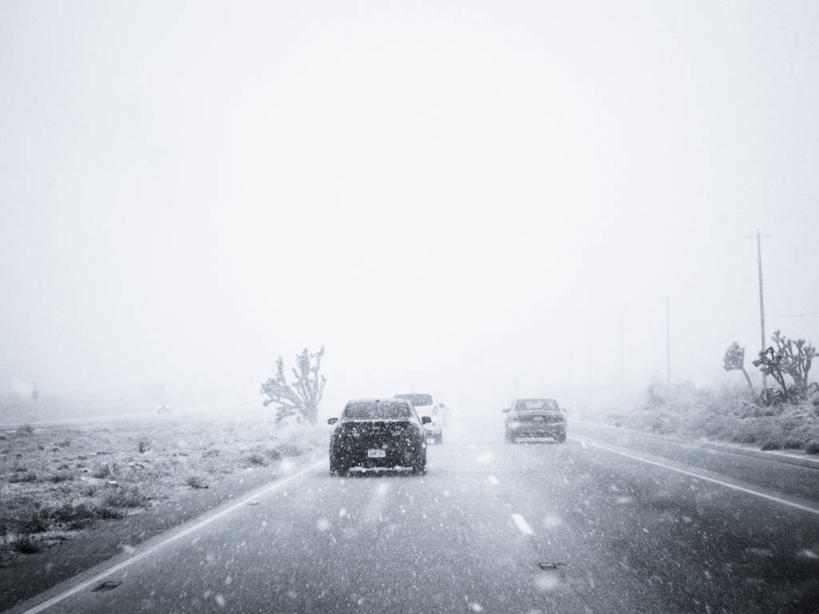 无人,横图,黑白,室外,白天,雪,路,汽车,美国,下雪,天气,天空,自然,寒冷,运输,摄影,加利福尼亚