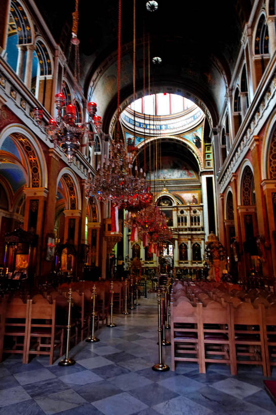 无人,教堂,竖图,室内,希腊,一排,吊挂,悬挂,整齐,长椅,拱门,挂,历史,排列,摄影,宗教,队列,水晶吊灯,锡罗斯,彩图