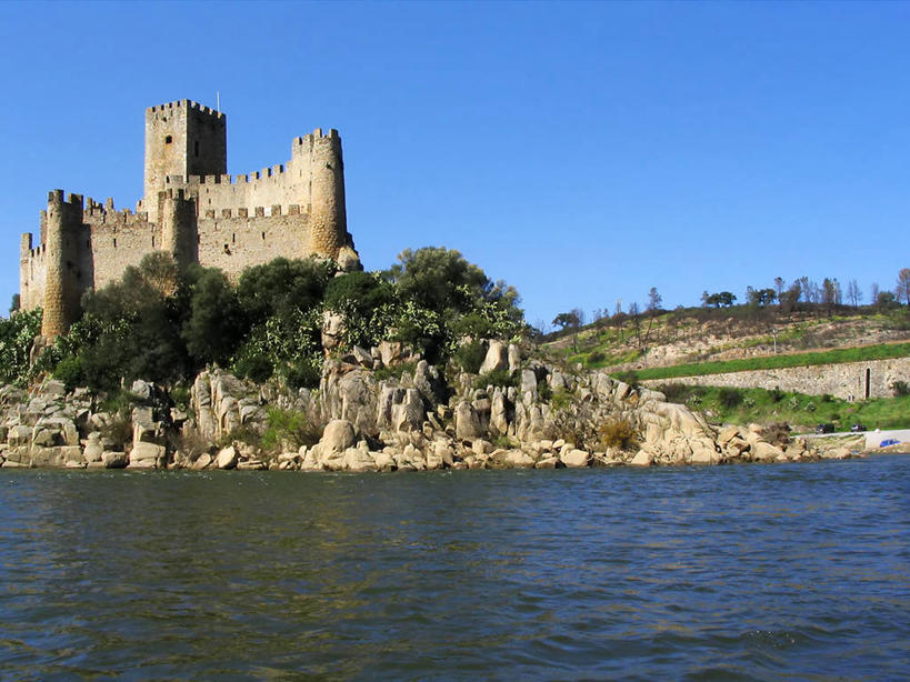 无人,横图,室外,白天,植物,建筑,葡萄牙,城堡,岛,塔,历史,地标建筑,摄影,花岗岩,要塞,万里无云,塔霍河,彩图