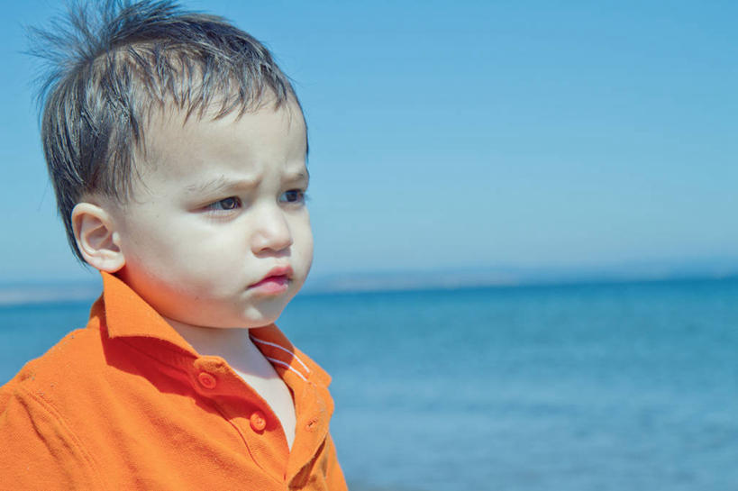 西方人,婴儿,儿童,脸,头,脸颊,一个人,横图,室外,特写,白天,纯洁,海洋,欧洲,美国,欧洲人,仅一个人,水平线,休闲装,肩膀,小孩,天空,思考,可爱,童年,童趣,摄影,活泼,宝宝,童真,纯真,烂漫,无邪,华盛顿州,汤森德港,伶俐,天真,白种人,孩子,头部,脸部,脸蛋,面部,海滩,彩图,幼儿,菲律宾人