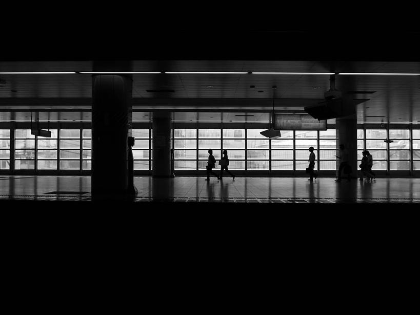 横图,黑白,室内,白天,旅途,车站,日本,站台,月台,运输,摄影,剪影,步行