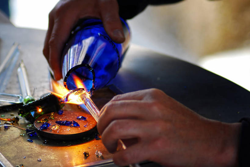 成年人,手,一个人,横图,室内,特写,火,西班牙,仅一个男性,工具,热,拿着,戒指,做,人体,摄影,部分,照亮,创造力,努力,手艺,工匠,技能,塔拉戈纳省,彩图