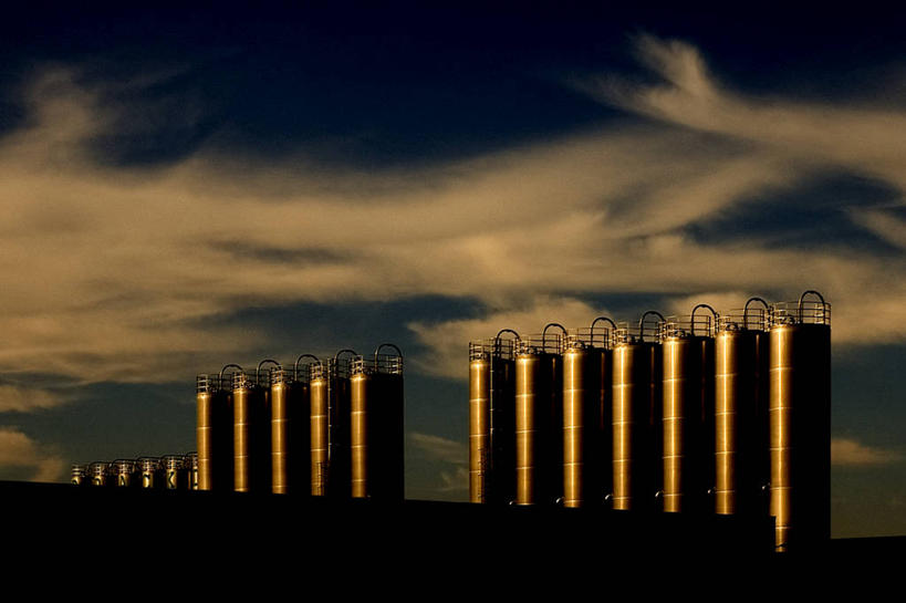 无人,工厂,横图,室外,化工厂,日落,建筑,意大利,一排,整齐,云,排列,自然,储油罐,工业,摄影,队列,彩图,利禾奴